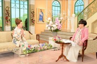「徹子の部屋」　（右から） 黒柳徹子、大月みやこ＝テレビ朝日提供