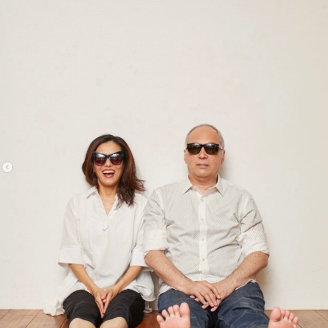 女優の池田有希子さん（左）とモーリー・ロバートソンさん（池田さんのインスタグラムから）