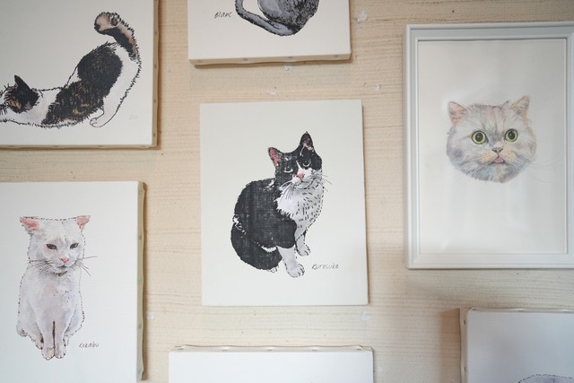 和田純子さんの「ニャンコ肖像画」。シルクスクリーンを用いて制作