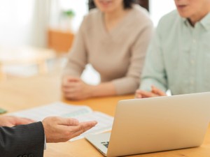 相続財産の名義を変更する　必要な書類と手続き