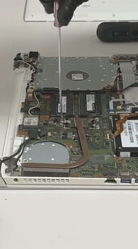 修復作業を進める／投稿主さん提供