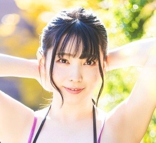グラビア誌『sabra』第４号に登場した紫藤るい