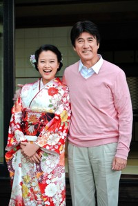 草刈麻有さんと父の草刈正雄さん（2016年撮影）