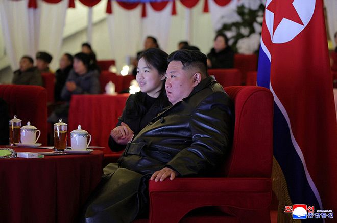 Kim’s daughter visits family mausoleum, promoting her potential status as heir in North Korea  www.asahi.com