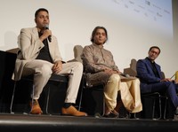 「相撲ディーディー」プレミア上映に登壇した（右から）ジャヤント・ローハトギー監督、プロデューサーのアルナヴァ・セーングプタ氏、脚本のニキル・サチャン氏＝都内