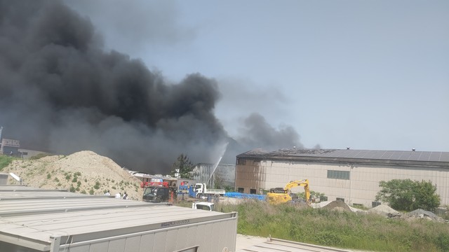 火事の現場　笠岡市茂平　午後1時半過ぎ