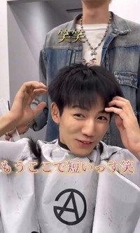 短くなった自身の髪に思わず笑ってしまうお客さん／室井 聖也さん（@seiya.661_116z）提供