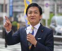 奈良市の近鉄大和西大寺駅前で演説した国民民主党の玉木雄一郎代表