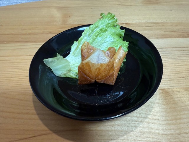 食べた後の春巻きの皮でできた折り鶴のすがた（提供：風虱虱虱虱さん）