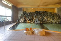 旅館内にある大岩風呂（佐藤旅館提供）