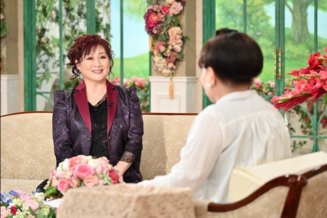 「徹子の部屋」   (右から)黒柳徹子、渡辺美里＝テレビ朝日提供
