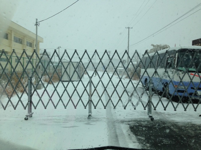 このバリケードを超えて警戒区域に入ること200回以上。区域内の住民の荷物をとりにいく帯同として、許可証を得て立ち入りした