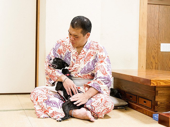 飛び込んできた銀太に「じっとしているんだよ？」と親方