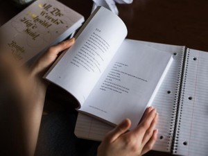 おみくじのように詩集を開くのが日課。そこにあるのは私に必要な言葉