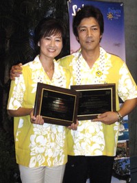 野口五郎（右）と三井ゆり＝2008年