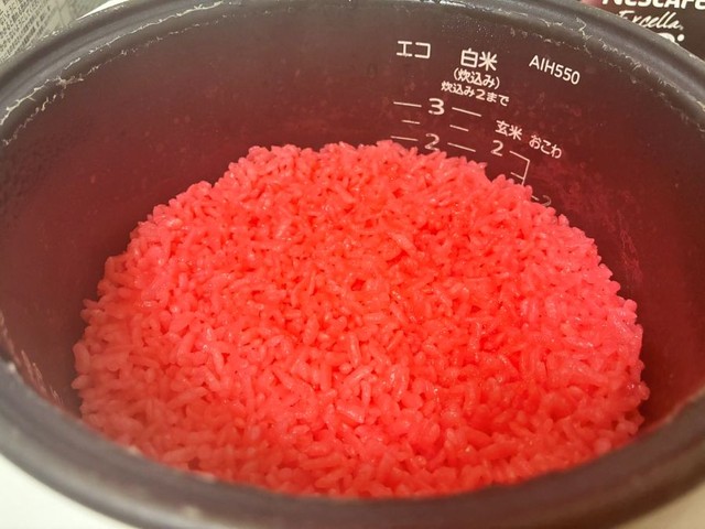 赤いご飯も作ります。 ※ジャムさん提供