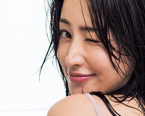 寒川綾奈（撮影／TOYO　ヘアメイク／米澤和彦　スタイリング／毛塚由恵）