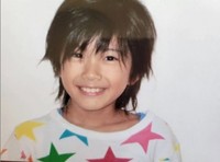 キッズモデルやミュージカルの舞台に出演していた幼少期の一枚。陽気な性格で“人前が好きな子ども”だったという／舛谷さん（@mad_froggy513_2）提供