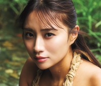 神山みれい（撮影／高橋慶佑　ヘアメイク／mahiro　スタイリング／工藤沙恵（ミタケイショウ））