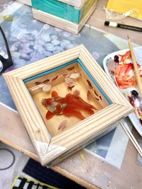 深堀さんの「金魚酒」作品。桜の花びらの描写もリアル（画像提供：深堀 隆介Riusukeさん）