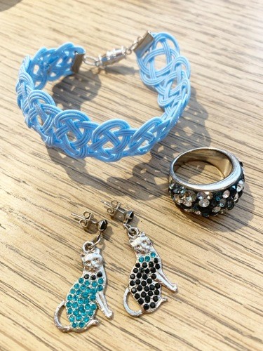 アクセサリーのチャリティーグッズ