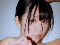 空見みあ「週刊SPA! 」(扶桑社)6月16日号より＝撮影／友野雄 ヘアメイク／KEIKO（renewal） スタイリング／田中陽子 撮影協力／アニメ・映画 酒場 へそ 新橋駅前店