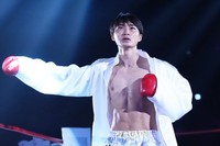 美ボディ炸裂の大久保琉唯