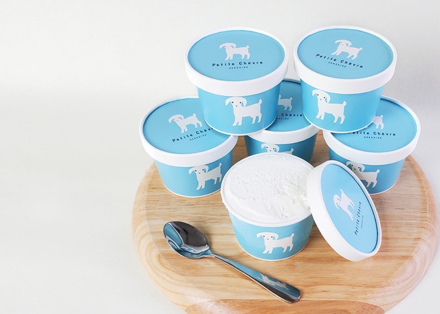 人気ナンバーワンの「やぎミルクの生ソフトクリームアイス」（提供：やぎミルク専門店プティ・シェーヴル🐐さん）