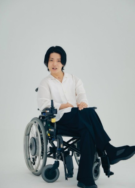 足を組むことができた宣材写真も宝物になった