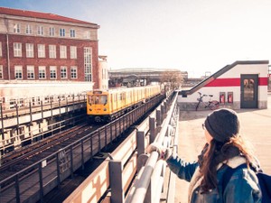 不登校や浪人、休学を経て大学に戻った私は、年下の中で大人になった