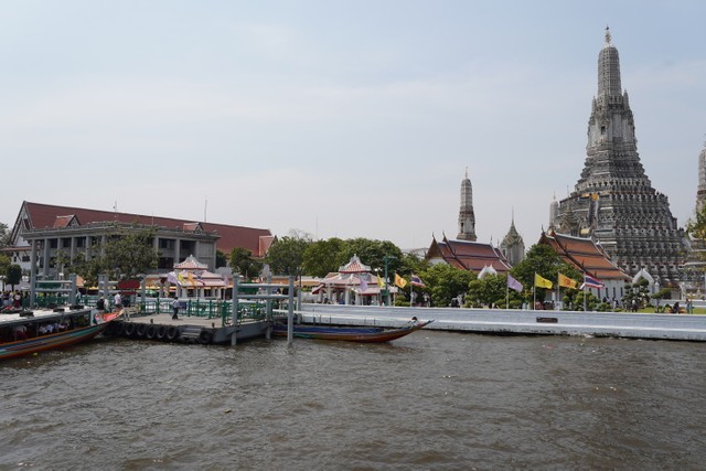 人気の観光地ワット・アルンの近くにある船着き場
