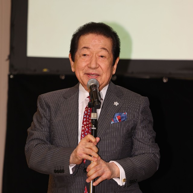 玉袋筋太郎にエールを送る草野仁＝東京・明治記念館