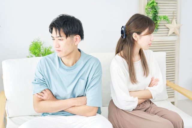 夫婦関係が険悪になって互いを無視するように…解決法は？(siro46/stock.adobe.com)