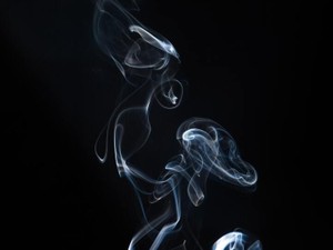 父の象徴であるタバコの匂い。苦手なのに目は煙を追いかける