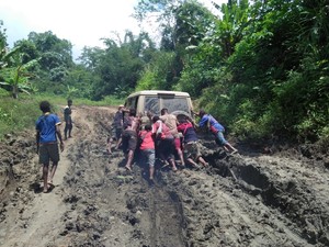 「マラリアゼロ」へ島国パプアニューギニアが挑む険しい道　広い国土で懸命の人海戦術