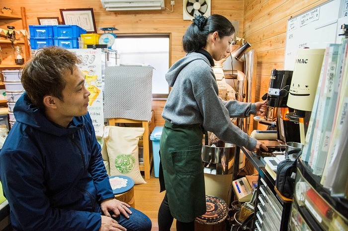 カフェよりも居心地が良い 自家焙煎工房 オーナー夫婦のコーヒーへの思いと暮らしに迫る ほ とせなnews