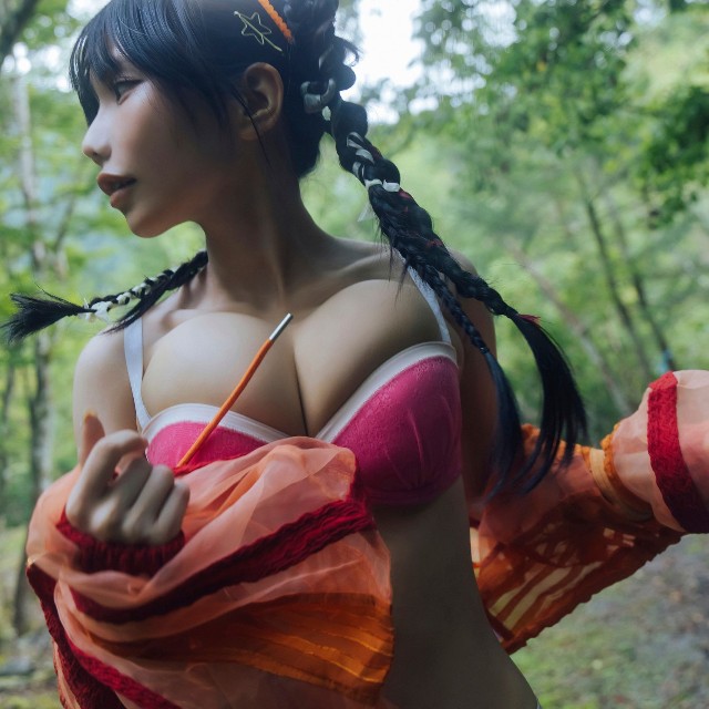 SHACHIデジタル写真集「Run away」© 横山マサト／集英社