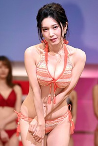 中島由依子＝21年9月撮影