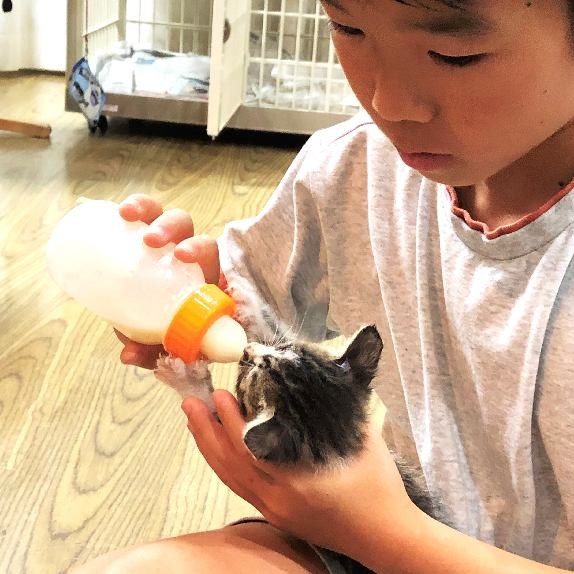 授乳には細心の注意を払う音翔くん(孝枝さん提供)