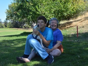 シングル女性が迎えた養子との日々　トラウマを抱えた子と衝突しながら学んだこと