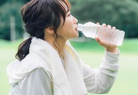経口補水液は、スポーツドリンクよりも塩分が約3〜4倍※画像はイメージです（buritora/stock.adobe.com）