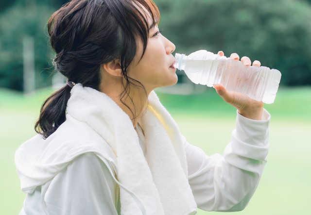 経口補水液は、スポーツドリンクよりも塩分が約3〜4倍※画像はイメージです（buritora/stock.adobe.com）