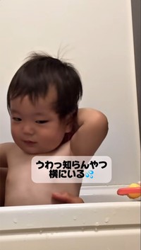 突然の黒髪姿に固まってしまった息子／ちびすけさん（@ayusuke_fam）提供