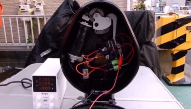 電気部品や配線を新しいものに交換／歩鉄の達人さん（@hotetunotatujin）提供