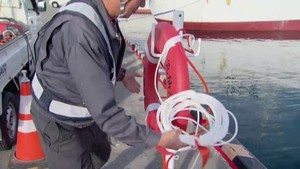 気仙沼漁港　転落事故防止対策を強化　岸壁に浮輪やはしごを増強