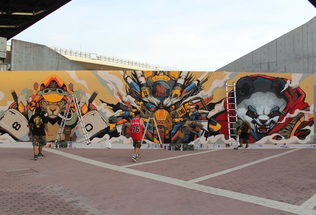 大阪市内長居公園のヨドコウ桜スタジアムは、アメリカを拠点に活動するMETAFORTRESS（3名）の作品