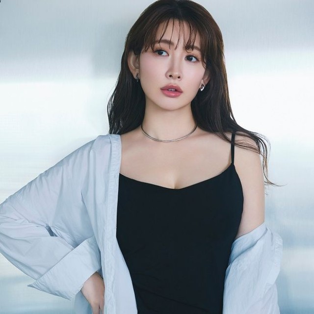 小嶋陽菜さんがプロデュースする「ROSIER by Her lip to」から着心地とホールド感を叶えるブラキャミソールが登場