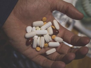 薬の瓶を見て気付いた。身を削りながら働き続けてきた私の両親