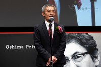 感想を述べる大島新氏＝都内