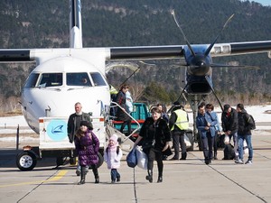 北方領土行き航空便は欠航続きと空席待ち　ロシア人にもなお遠い＠国後島